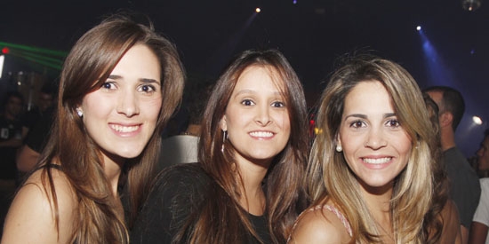Cristiane Tavares, Ana Cláudia Peixoto e Marcela Santos na balada
